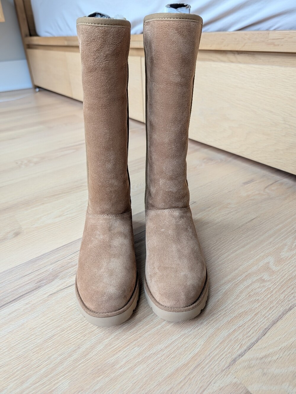 NWT - UGG Kara boots - Size 6 - Picture 4 of 6